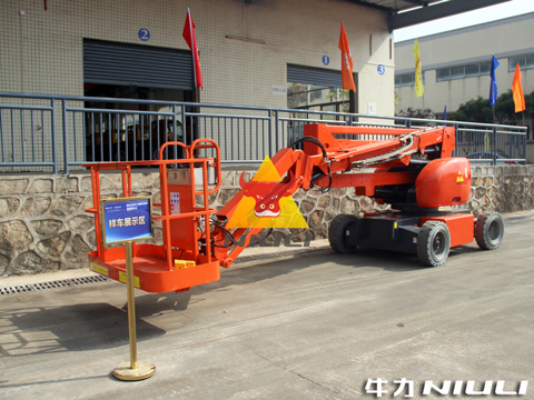 牛力亮相鶴山市投資環(huán)境推介會(huì)、專用車產(chǎn)業(yè)孵化中心